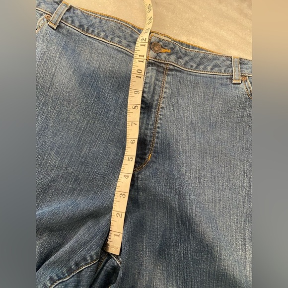 L.L. Bean Size 22W Stretch Cotton Classic Fit Medium Wash Zip Up Denim Jeans - Picture 8 of 12